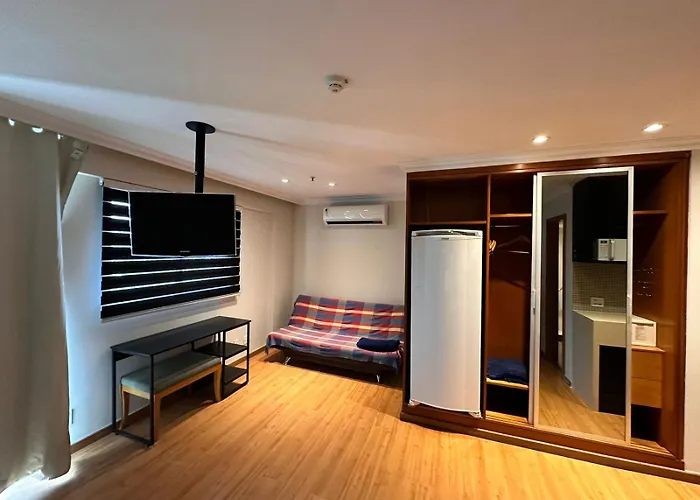 Barra Da Tijuca - 508 - De Frente Para Maravilhosa Piscina - Estacionamento Gratuito - Academia Comphania Atletica - Balsa Para Praia Gratis - Microondas - Geladeira Grande - Recepcao 24Horas - Wi-Fi - Com Pia