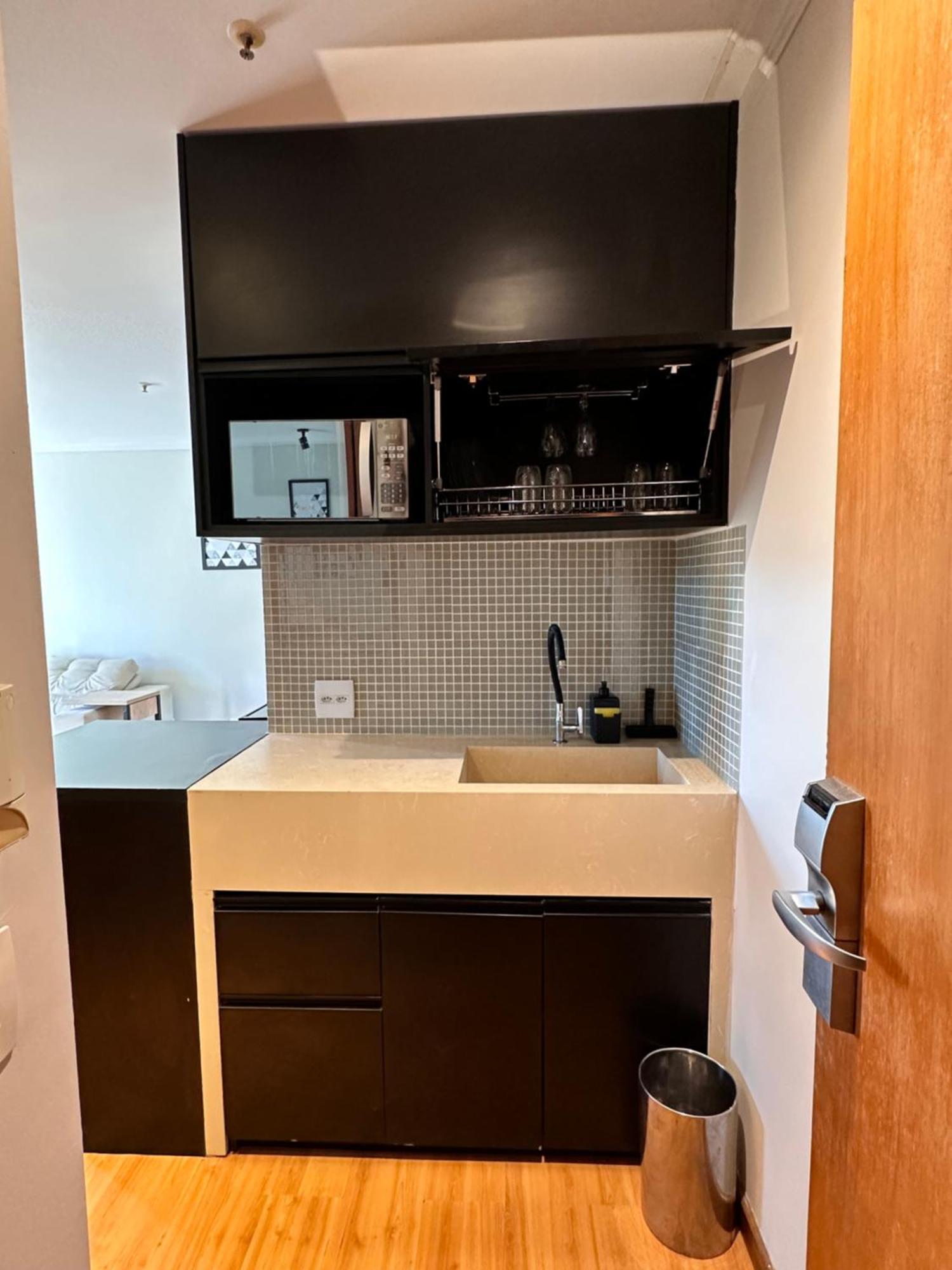 Apartment Barra Da Tijuca - 508 - De Frente Para Maravilhosa Piscina - Estacionamento Gratuito - Academia Comphania Atletica - Balsa Para Praia Gratis - Microondas - Geladeira Grande - Recepcao 24Horas - Wi-Fi - Com Pia *