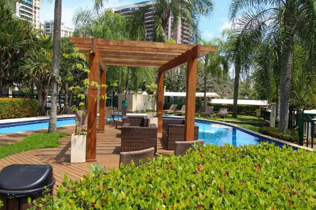 Barra Da Tijuca - 508 - De Frente Maravilhosa Piscina - Estacionamento Gratuito - Academia Comphania Atletica - Balsa Gratis - Microondas - Geladeira Grande - Recepcao 24horas - Wi-fi - Com Pia *
