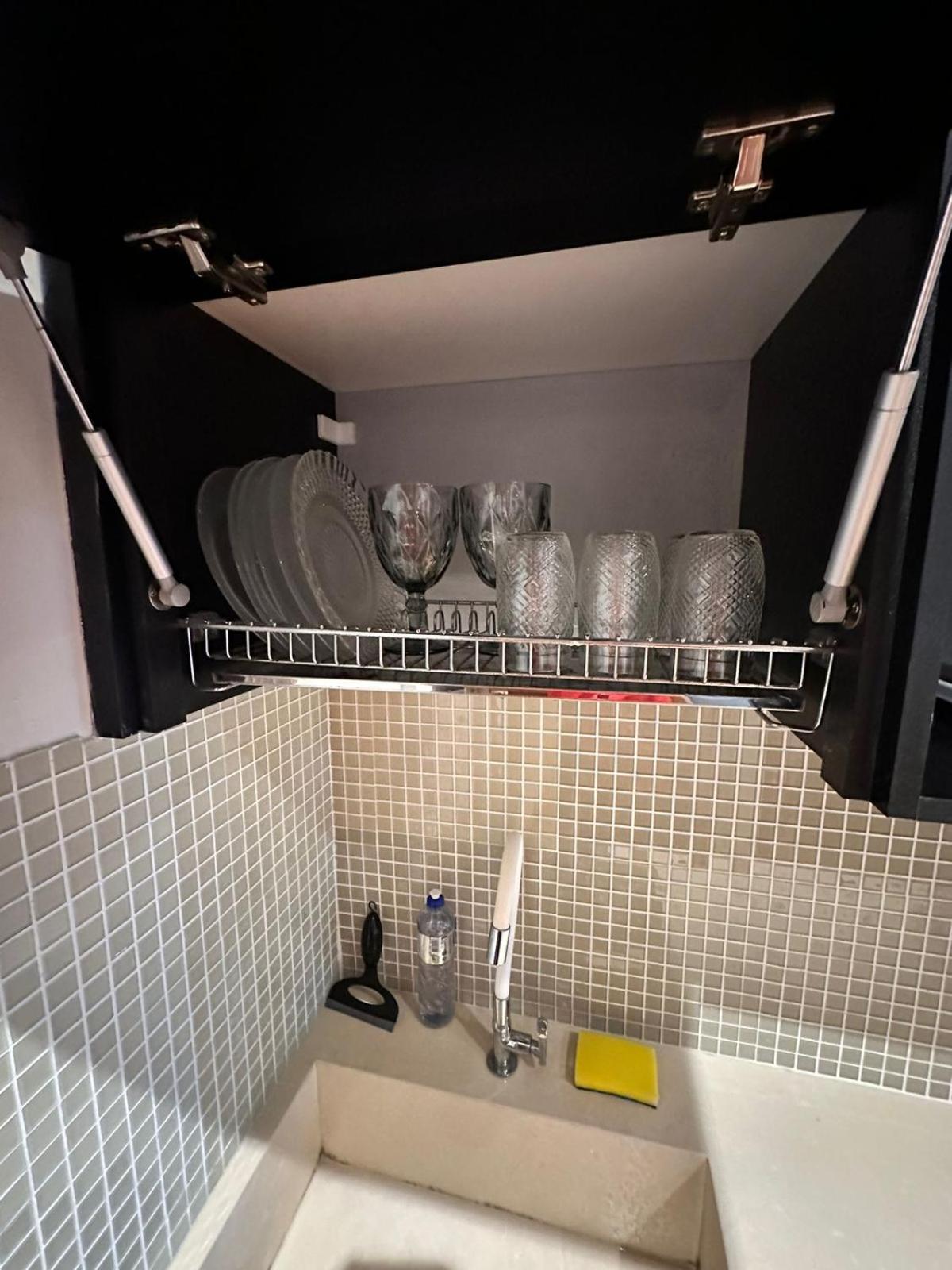 Apartment Barra Da Tijuca - 508 - De Frente Maravilhosa Piscina - Estacionamento Gratuito - Academia Comphania Atletica - Balsa Gratis - Microondas - Geladeira Grande - Recepcao 24horas - Wi-fi - Com Pia Rio de Janeiro