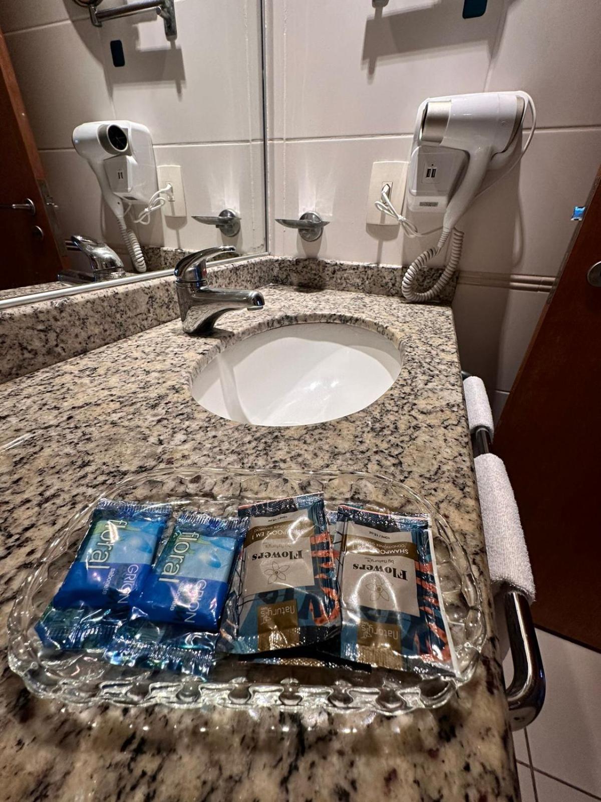 Barra Da Tijuca - 508 - De Frente Maravilhosa Piscina - Estacionamento Gratuito - Academia Comphania Atletica - Balsa Gratis - Microondas - Geladeira Grande - Recepcao 24horas - Wi-fi - Com Pia Apartment Rio de Janeiro