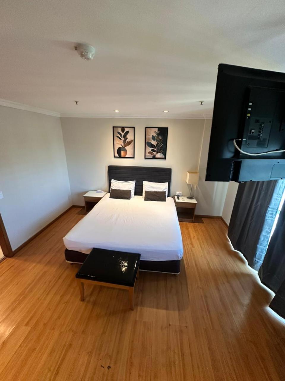 Apartment Barra Da Tijuca - 508 - De Frente Maravilhosa Piscina - Estacionamento Gratuito - Academia Comphania Atletica - Balsa Gratis - Microondas - Geladeira Grande - Recepcao 24horas - Wi-fi - Com Pia