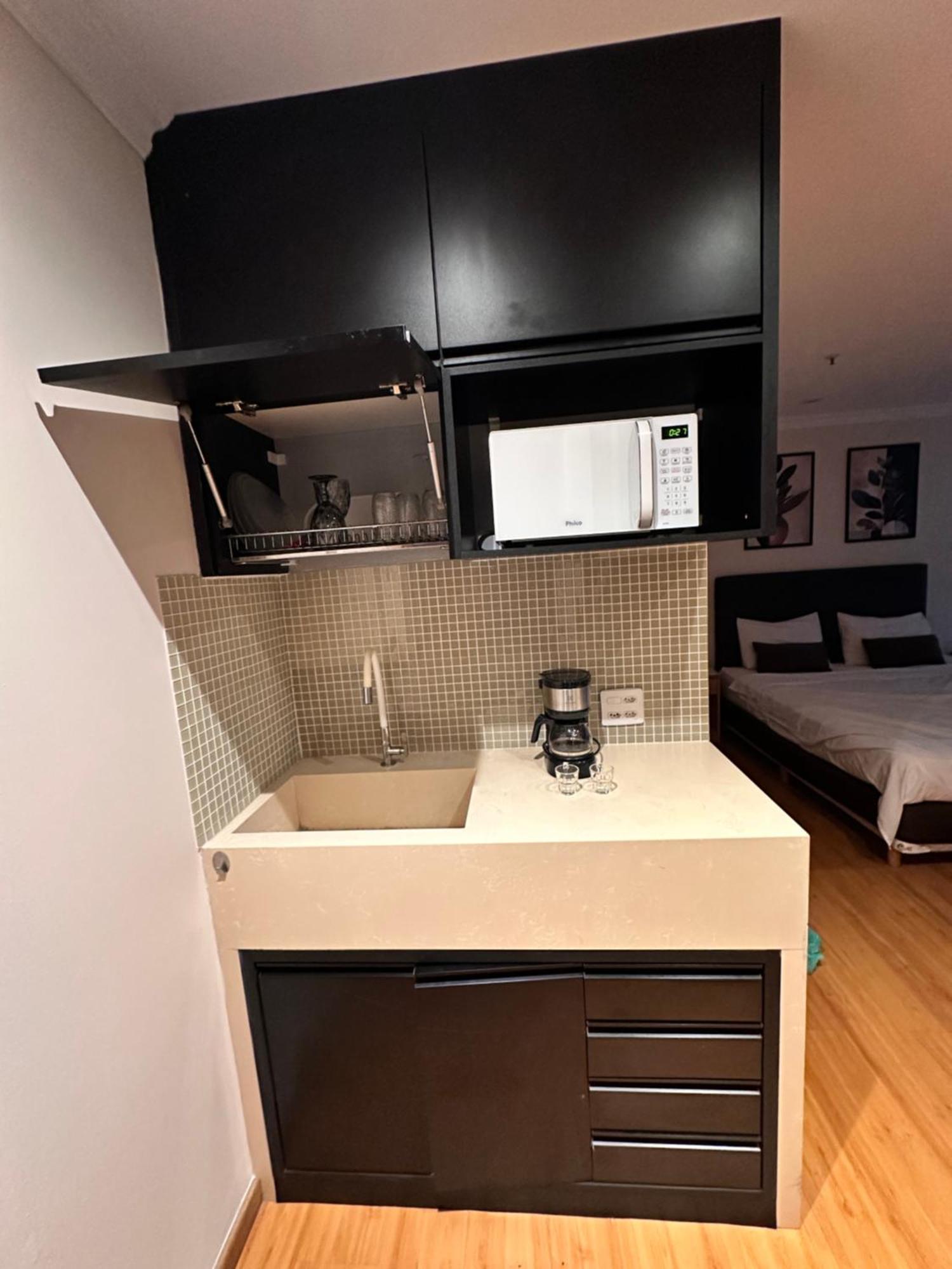 Apartment Barra Da Tijuca - 508 - De Frente Maravilhosa Piscina - Estacionamento Gratuito - Academia Comphania Atletica - Balsa Gratis - Microondas - Geladeira Grande - Recepcao 24horas - Wi-fi - Com Pia Rio de Janeiro