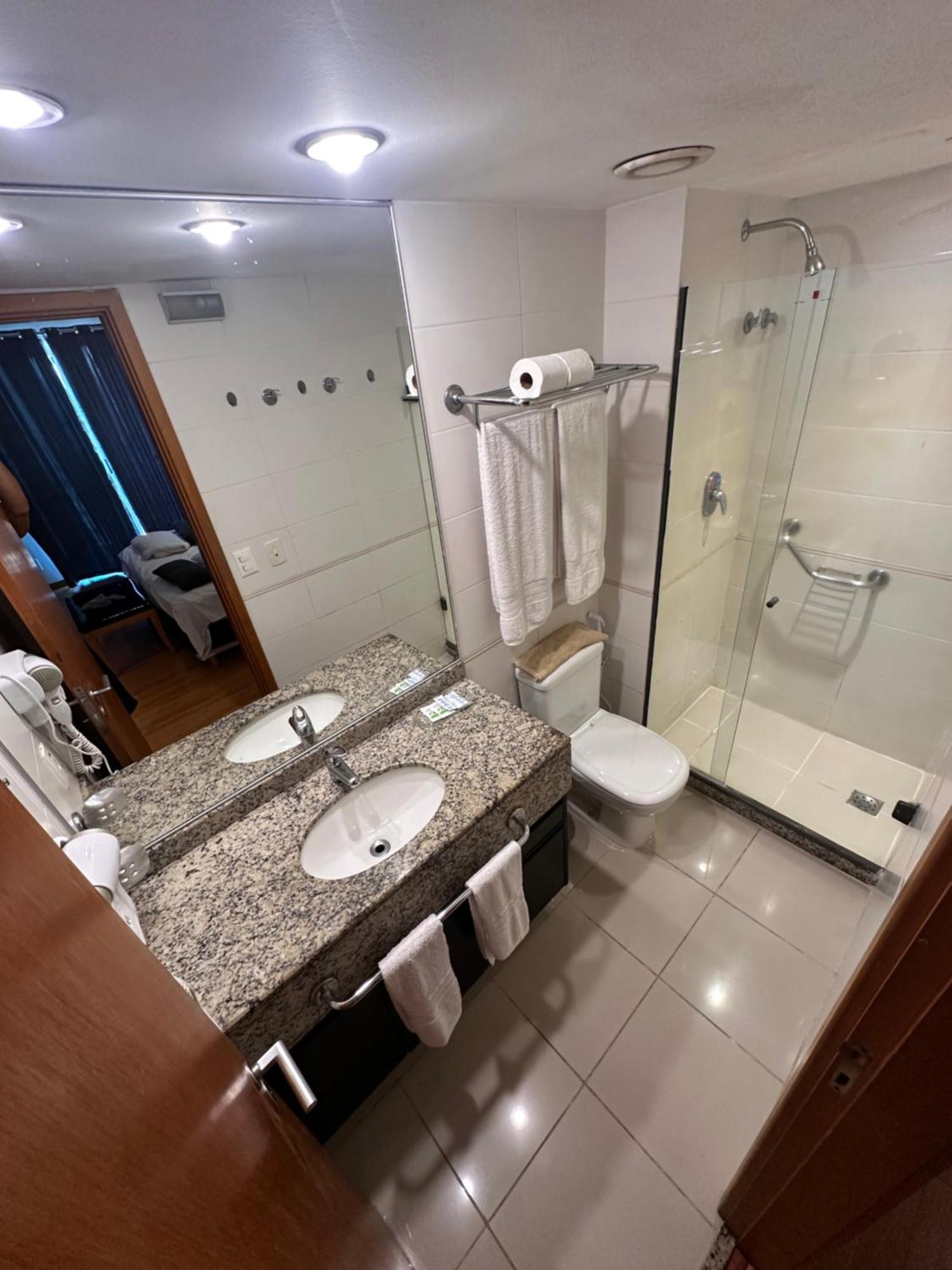 Barra Da Tijuca - 508 - De Frente Maravilhosa Piscina - Estacionamento Gratuito - Academia Comphania Atletica - Balsa Gratis - Microondas - Geladeira Grande - Recepcao 24horas - Wi-fi - Com Pia Apartment Rio de Janeiro